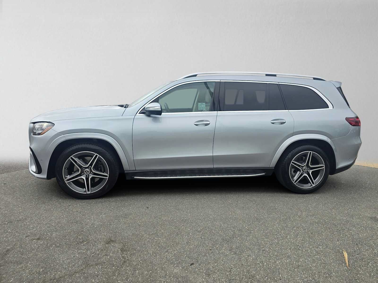 Used 2024 Mercedes-Benz GLS 450 4MATIC image 6