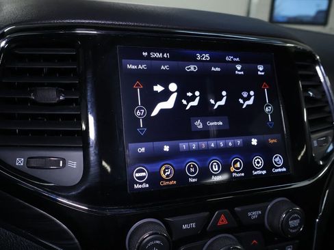 Used 2020 Jeep Grand Cherokee Limited image 32