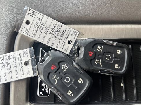 Used 2018 GMC Yukon Denali image 35