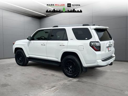 Certified 2019 Toyota 4Runner SR5 AWD/4WD image 3