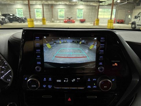 Used 2022 Toyota Highlander XSE AWD/4WD image 26