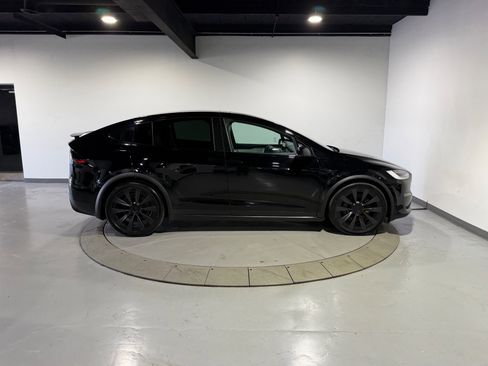 Used 2022 Tesla Model X Plaid image 22