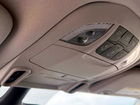 Used 2022 Chrysler Pacifica Limited FWD image 35