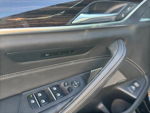 Used 2023 BMW 530i xDrive w/ Premium Package image 12