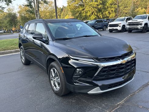 Certified 2023 Chevrolet Blazer LT w/ Convenience Package image 3