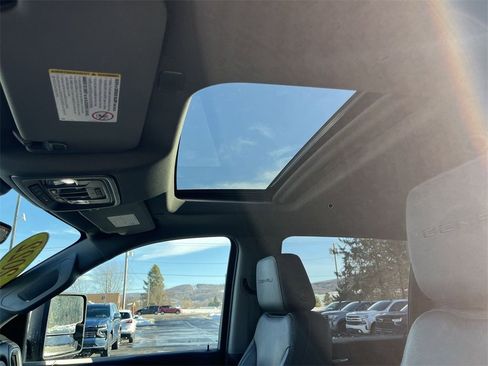 Used 2022 GMC Sierra 2500 Denali w/ Denali Black Diamond Edition image 19