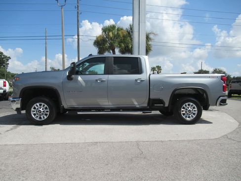 Used 2025 Chevrolet Silverado 2500 LT w/ Convenience Package AWD/4WD image 2