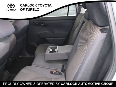Used 2024 Toyota Highlander LE image 21