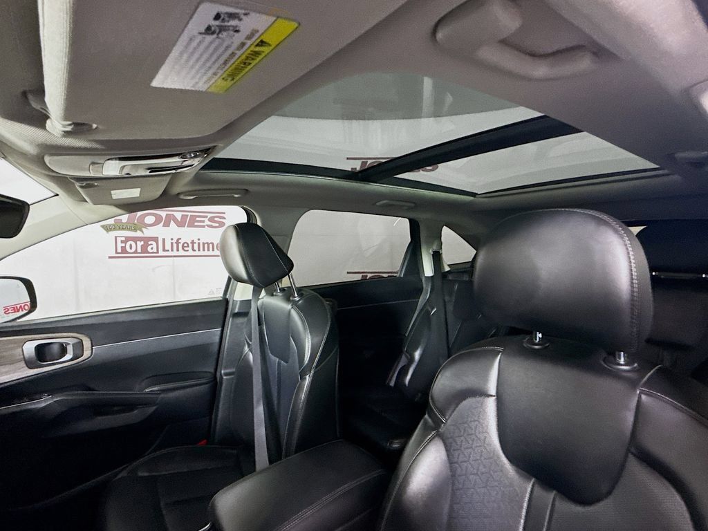 Used 2021 Kia Sorento EX w/ Panoramic Sunroof Package AWD/4WD image 10