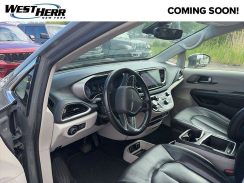 Used 2021 Chrysler Pacifica Touring-L w/ Uconnect Theater Family Group AWD/4WD image 5