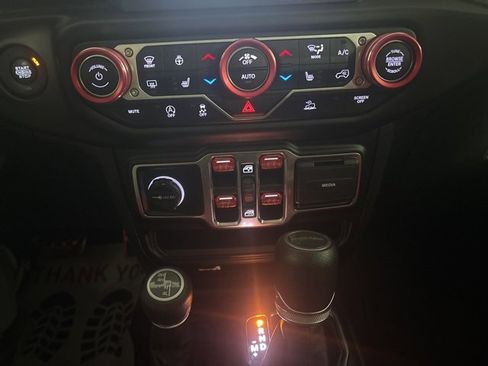 Used 2021 Jeep Gladiator Willys image 47
