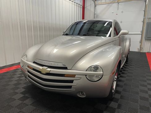 Used 2005 Chevrolet SSR w/ Preferred Equipment Group RWD image 13