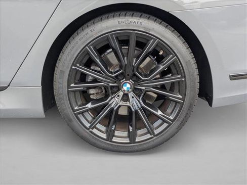 Used 2022 BMW 740i w/ M Sport Package RWD image 25