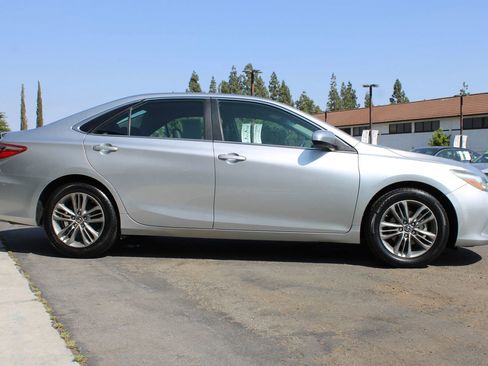 Used 2015 Toyota Camry SE FWD image 14