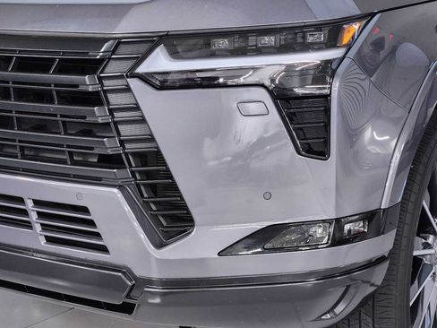 Used 2025 Lexus GX 550 w/ Accessory Package (2T) AWD/4WD image 20