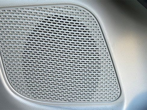 Used 2020 Chrysler Pacifica Touring image 25