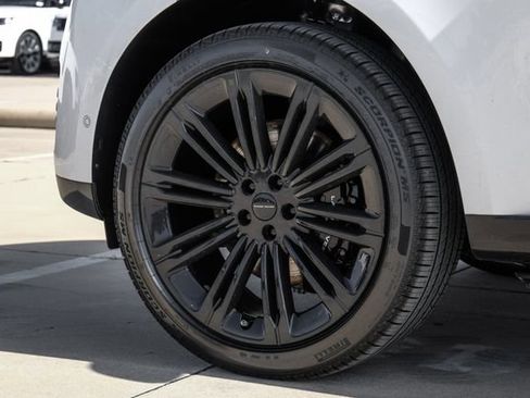 New 2026 Land Rover Range Rover Long Wheelbase SE AWD/4WD image 70