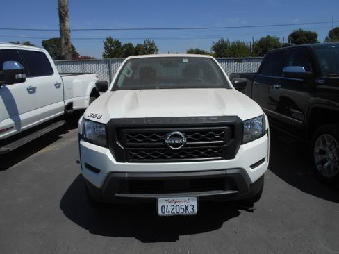 Used 2022 Nissan Frontier S RWD image 2