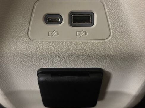 Used 2023 Buick Envision Avenir FWD image 19