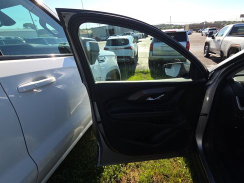 Used 2023 GMC Terrain SLE w/ Driver Convenience Package FWD image 7