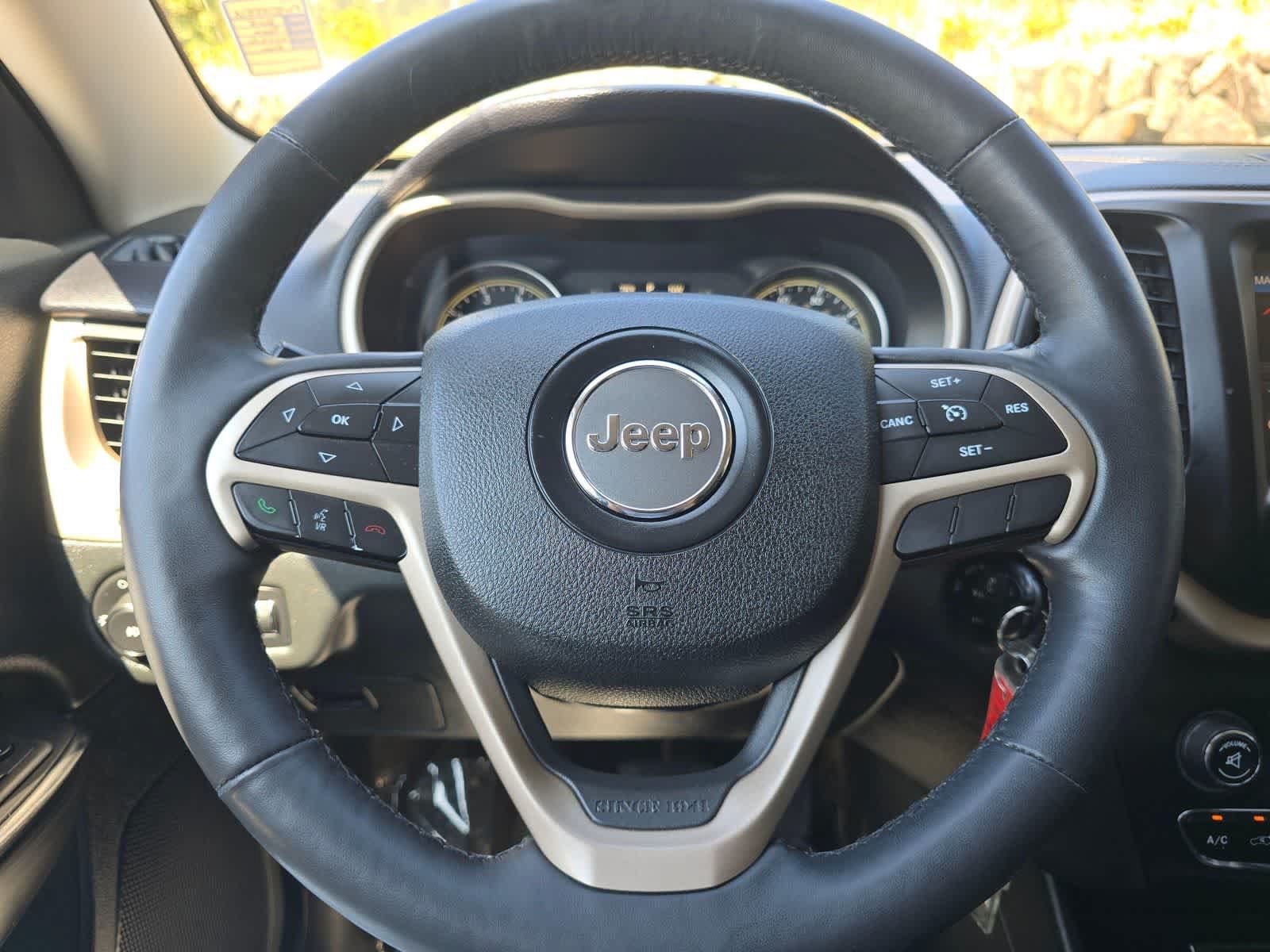 Used 2015 Jeep Cherokee Latitude w/ Cold Weather Group AWD/4WD image 11