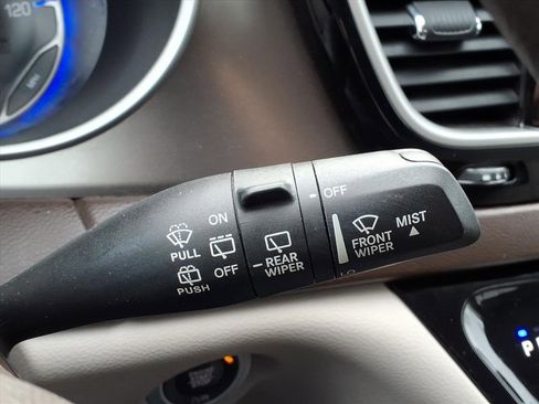 Used 2017 Chrysler Pacifica Touring image 18