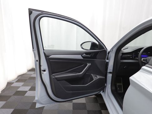 Certified 2025 Volkswagen Jetta Sport image 4