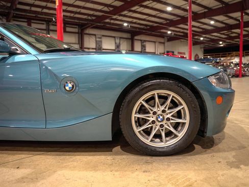 Used 2005 BMW Z4 2.5i image 11