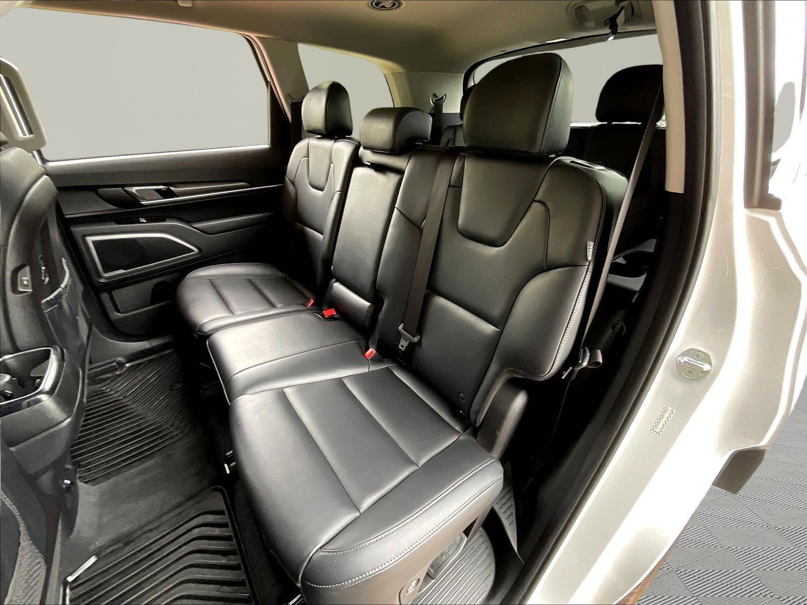 Used 2025 Kia Telluride LX FWD image 21