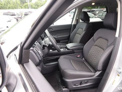 Certified 2025 Nissan Pathfinder SV AWD/4WD image 9