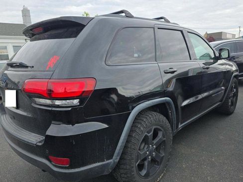 Used 2018 Jeep Grand Cherokee Laredo AWD/4WD image 16