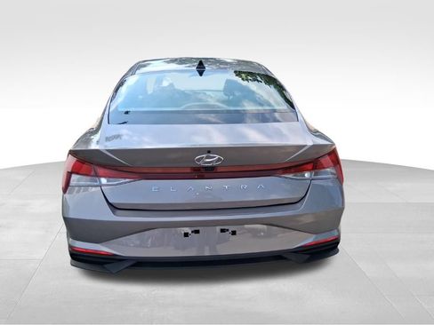 Used 2023 Hyundai Elantra SEL w/ Convenience Package FWD image 8
