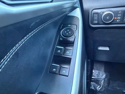 Used 2022 Ford Explorer XLT w/ Equipment Group 202A image 19
