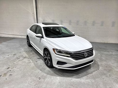 Used 2020 Volkswagen Passat 2.0T SEL image 2