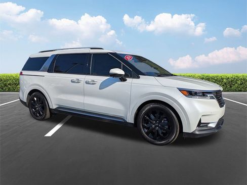 Used 2024 Kia Carnival SX Prestige image 2