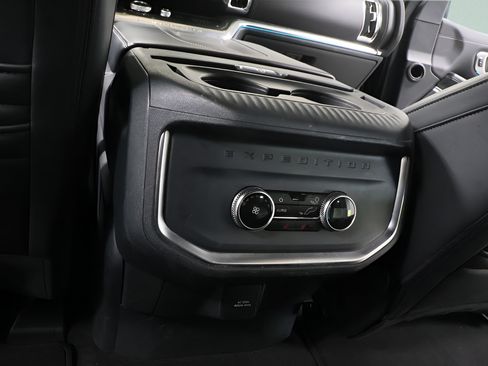 Used 2025 Ford Expedition Platinum w/ Stealth Performance Package AWD/4WD image 27