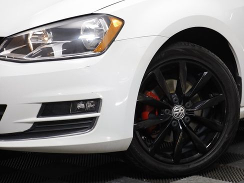 Used 2016 Volkswagen Golf SE image 3