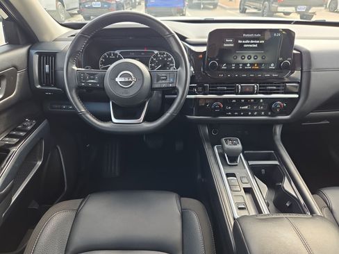 Used 2025 Nissan Pathfinder SL FWD image 28
