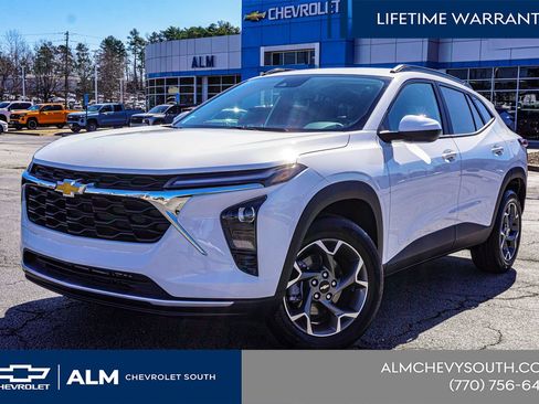 New 2025 Chevrolet Trax LT w/ Sunroof Package FWD image 3