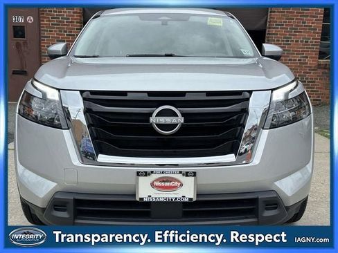Used 2025 Nissan Pathfinder SV AWD/4WD image 9