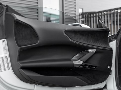 Used 2023 Ferrari SF90 Stradale image 22