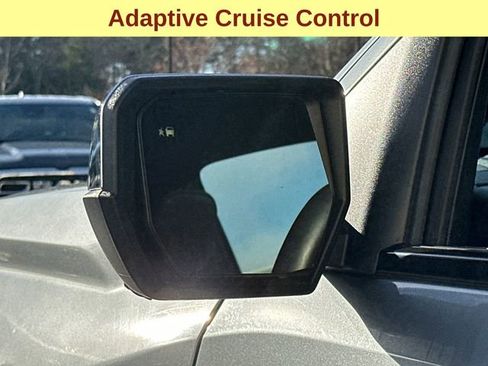 Used 2024 GMC Canyon Denali image 8