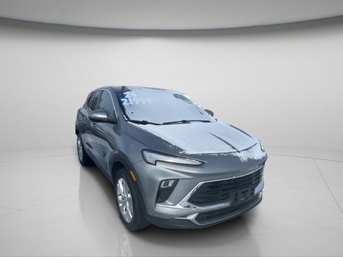 Used 2024 Buick Encore GX Preferred image 2