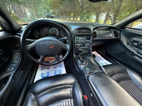 Used 2004 Chevrolet Corvette Coupe w/ Preferred Equipment Group image 57