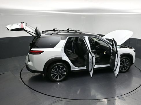 New 2026 Nissan Pathfinder Platinum w/ Lighting Package AWD/4WD image 35