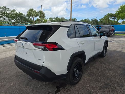 Used 2019 Toyota RAV4 LE FWD image 6