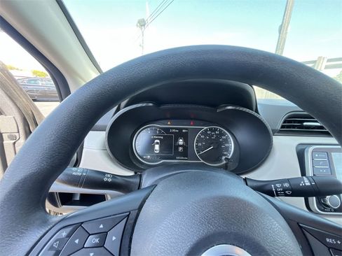Used 2022 Nissan Versa SV image 15