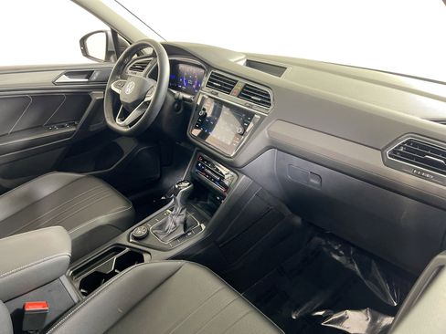 Used 2023 Volkswagen Tiguan SE image 28