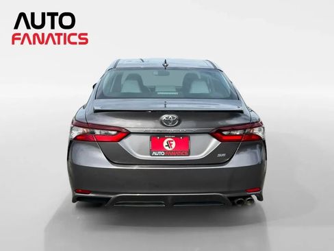 Used 2021 Toyota Camry SE w/ Convenience Package FWD image 4