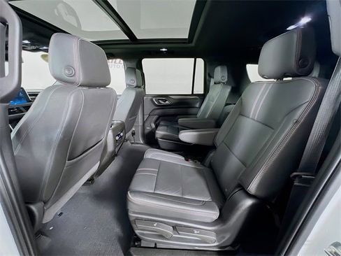 Used 2024 Chevrolet Suburban RST w/ Luxury Package image 23